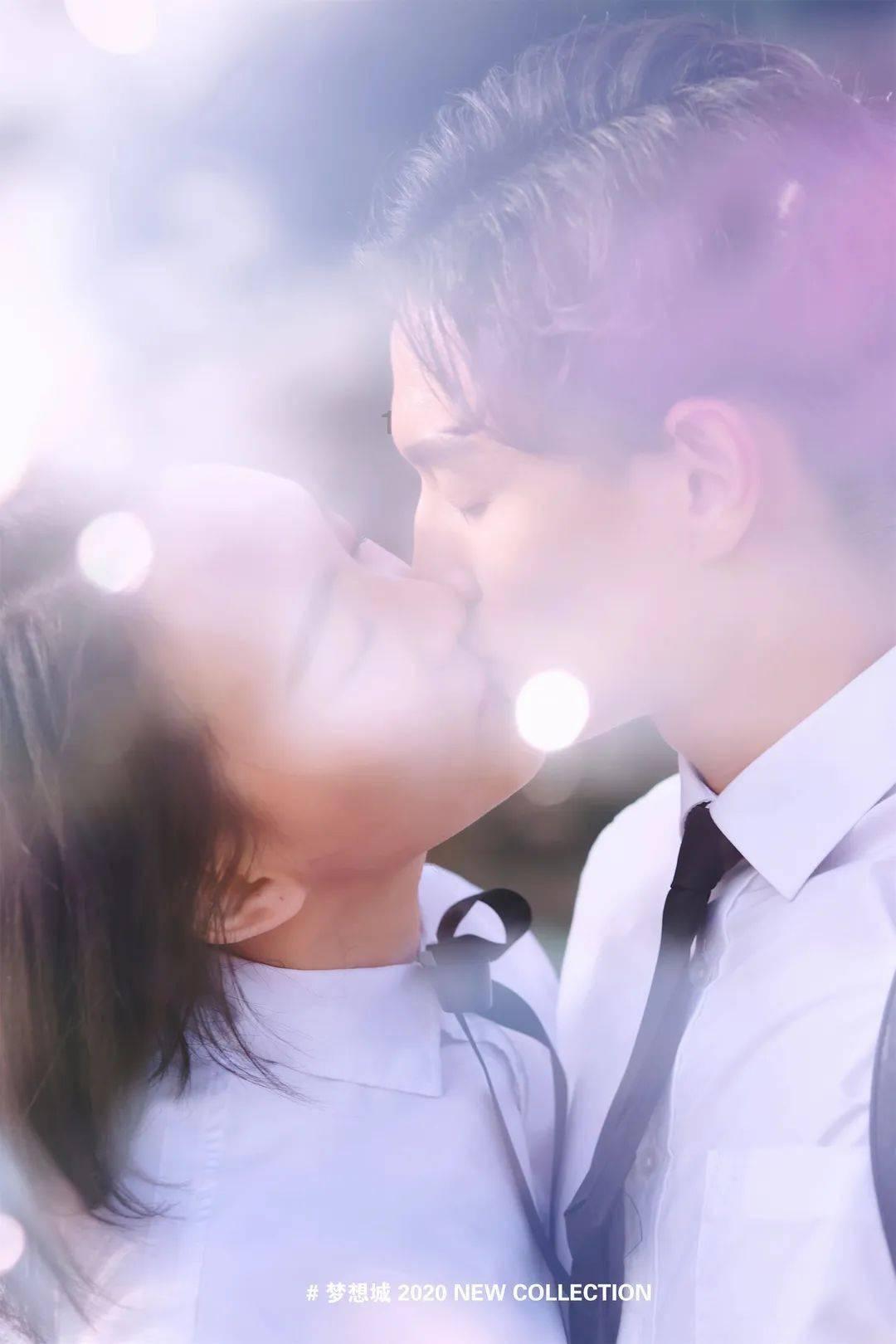 婚礼上司仪问新郎结婚后最想做的事是什么 老公说生孩子？